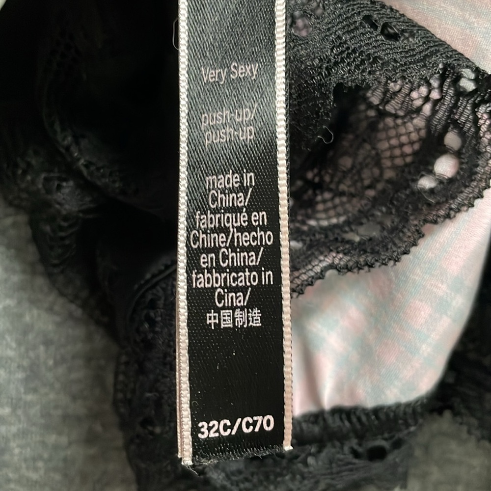 Pinky red & black lace Victoria Secret bra - Picture 4 of 5